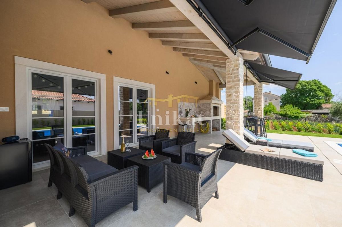 Villa con due unità abitative - vista mare